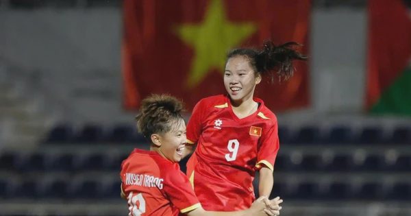 Chủ tịch VFF Trần Quốc Tuấn rất tự hào vì U.17 nữ Việt Nam đã xuất sắc giành vé U.17 châu Á