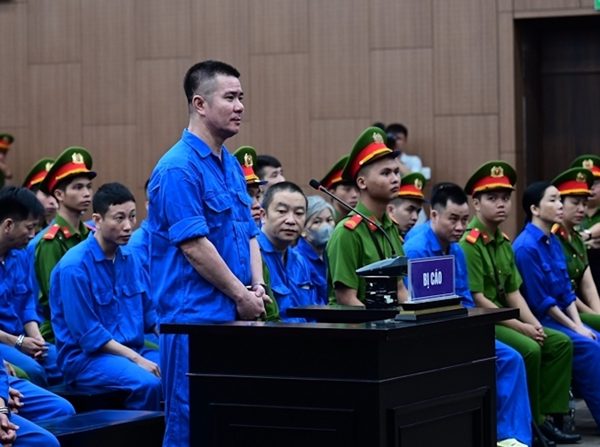 Chủ tọa: Bị cáo trả lời khá rành mạch, có thấy kết luận tâm thần sai không?