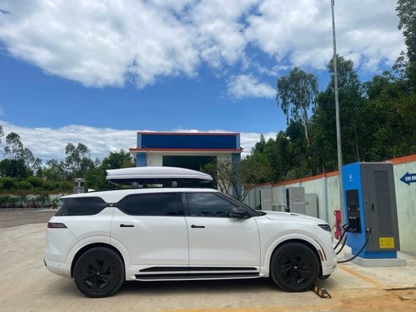 Chủ xe điện VinFast mở rộng 'bản đồ xê dịch' nhờ hệ thống trạm sạc từ phố thị tới vùng cao
