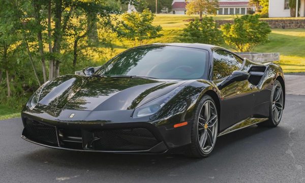 Chủ xe Ferrari 'trắng tay' khi đòi bồi thường vết nứt ở cửa