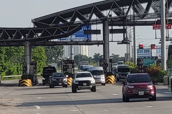 Chủ xe ô tô ngỡ ngàng vì bị trừ 'phí dịch vụ quản lý tài khoản' trước 1/8