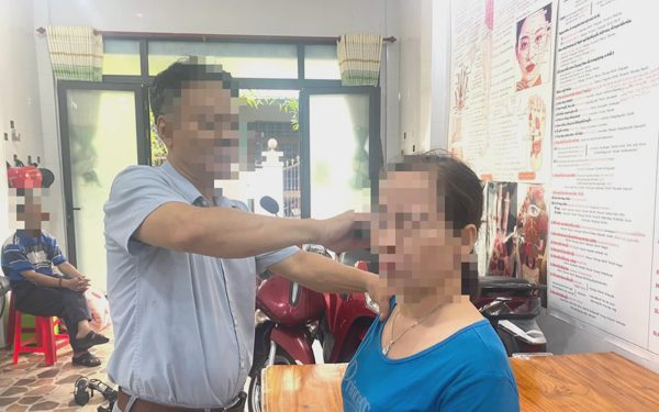 Chữa bệnh như 'Thần y': Khi thầy Đông bấm huyệt
