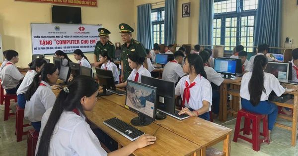 Chưa khai giảng, học sinh vùng biên Quảng Trị đã nhận nhiều quà tặng
