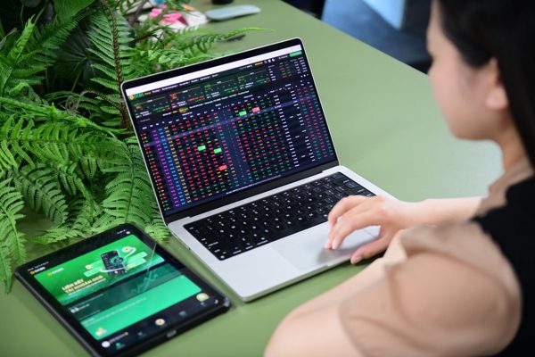 Chứng khoán 14-10: VN-Index giảm 5 phiên liên tiếp, dòng tiền bắt đáy vẫn chưa nhập cuộc