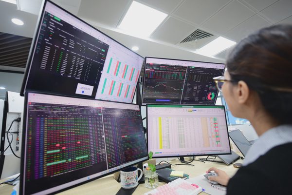Chứng khoán 16-9: Tiền đổ vào dầu khí, ngân hàng, VN-Index bước vào nhịp tăng mới?
