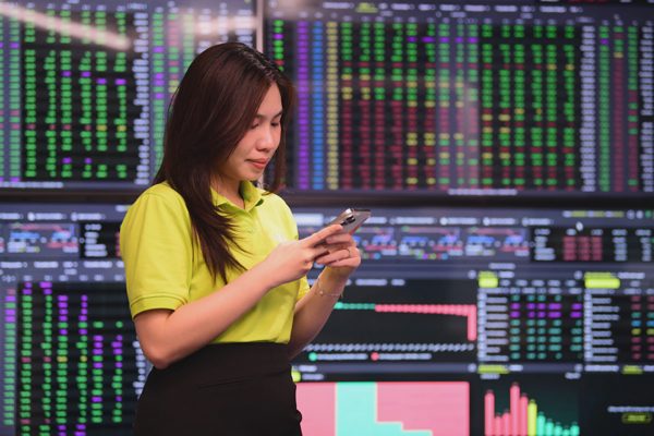 Chứng khoán 30-9: Dòng tiền còn thận trọng, VN-Index có thể tiếp tục rung lắc