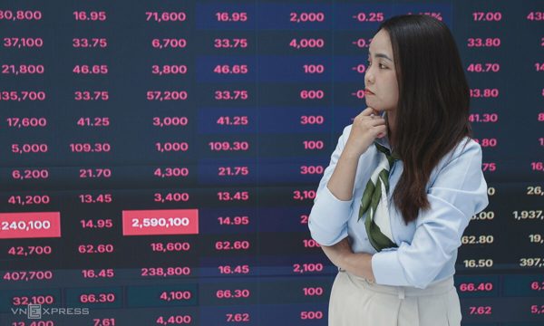 Chứng khoán giảm mạnh nhất gần một tháng