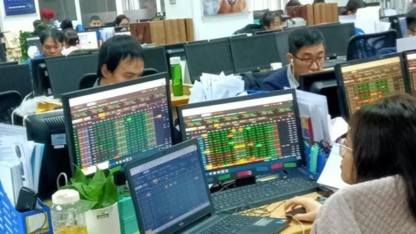 Chứng khoán ngày 16/9: Cổ phiếu tài chính và bất động sản gây sức ép, VN-Index giảm điểm