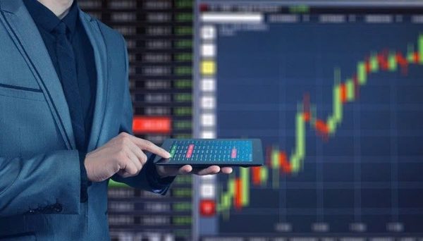 Chứng khoán ngày 20/10: Cổ phiếu nguyên vật liệu, bán lẻ khởi sắc, VN-Index phục hồi nhẹ