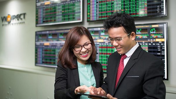 Chứng khoán ngày 24/8: Cổ phiếu bất động sản dẫn sóng, VN-Index bật tăng gần 21 điểm
