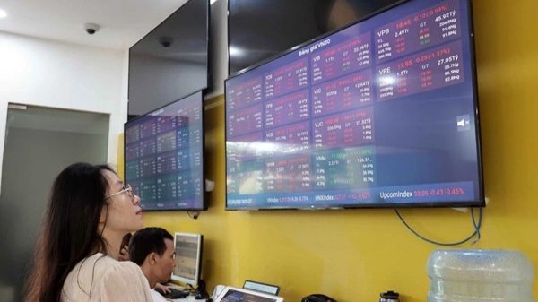 Chứng khoán ngày 28/9: VN-Index giảm điểm do áp lực bán từ nhóm cổ phiếu ngân hàng và chứng khoán