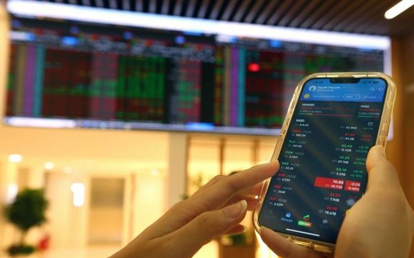 Chứng khoán ngày 30/9: Áp lực bán gia tăng cuối phiên, VN-Index giảm tiếp hơn 9 điểm
