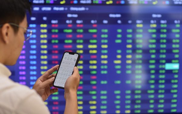 Chứng khoán tuần mới: Trước thềm nâng hạng, VN-Index sẽ còn rung lắc mạnh?