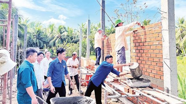 Chung tay chăm lo người nghèo