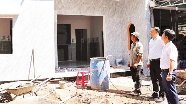 Chung tay xóa nhà tạm, nhà dột nát