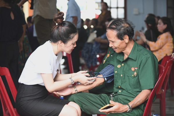 Chương trình “Khỏe mạnh Việt Nam” đến Quảng Trị trao quà sức khỏe cựu chiến binh