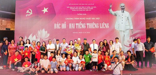 Chương trình nghệ thuật đặc biệt “Bác Hồ-Hai tiếng thiêng liêng” tại Bảo tàng Hồ Chí Minh