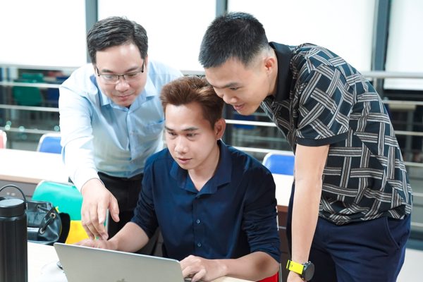Chương trình thạc sĩ UEF: Học từ tình huống thực tế, ứng dụng giá trị thật