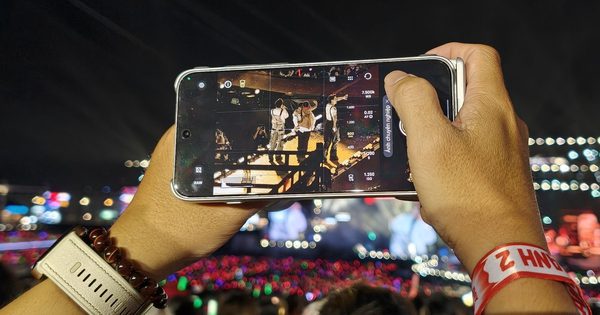 Chụp ảnh concert bằng smartphone có thật sự khó khăn?