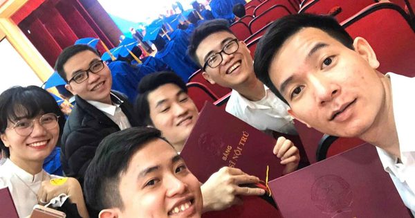 Chuyện của bác sĩ nội trú: 'Nay nhắn tin, mai trả lời thì ai yêu ?'