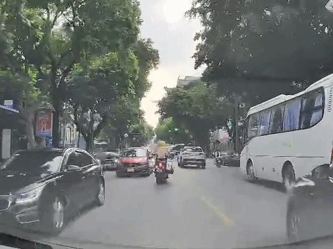 Chuyện của đại úy CSGT 10 lần 'mở đường' đưa người dân đi cấp cứu