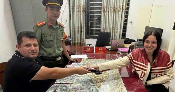 Chuyện đẹp ở Đà Nẵng: Người phụ nữ Ukraine trả lại ví chứa 3.300 USD cho du khách Thổ Nhĩ Kỳ