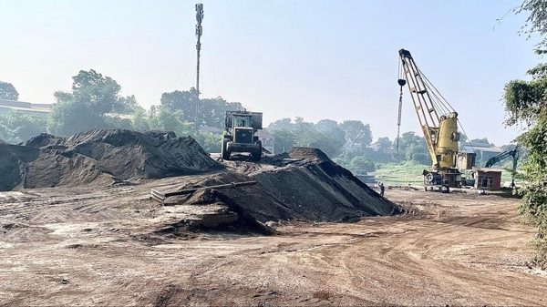 Chuyển đổi xanh trong bốc, xếp hàng hóa tại cảng Đa Phúc ở Thái Nguyên