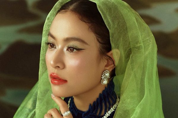 Chuyện gì đang xảy ra với Hoàng Thùy Linh?