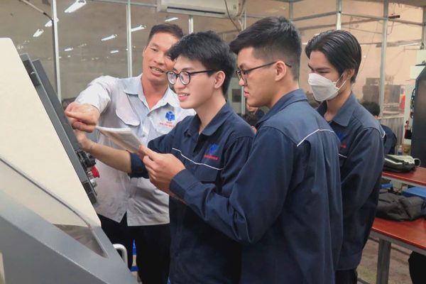 Chuyên gia cảnh báo đại học có thể trở thành "sân chơi" của nhà giàu