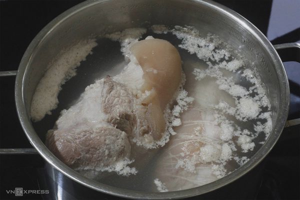 Chuyên gia chỉ cách nhận biết thịt lợn nhiễm bệnh