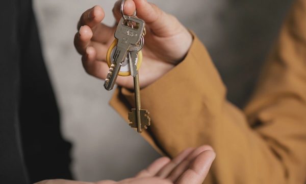 Chuyên gia: Hỗ trợ con cháu đúng lúc cần hơn giao tài sản một lần