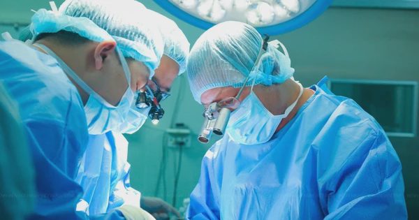 Chuyên gia Ngoại khoa: Đừng nói 'biết thế em sang da liễu, vừa lắm tiền, vừa nhàn'
