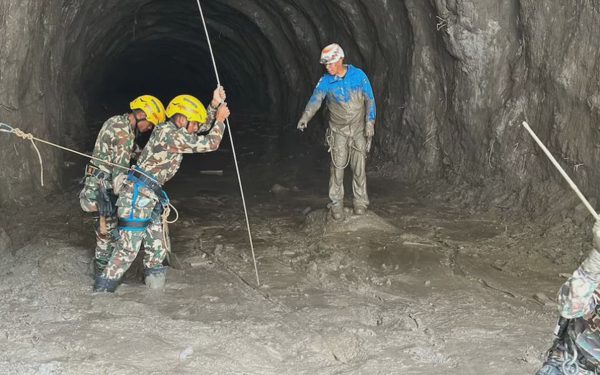 Chuyên gia Trung Quốc kể tình huống cực kỳ hiếm gặp khi cứu hộ đường hầm ở Nepal