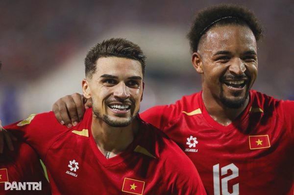 Chuyên gia: "Tương lai bóng đá Việt Nam không thuộc về cầu thủ nhập tịch"