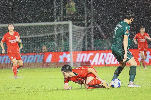 Chuyên gia: “Văn Sơn, Tấn Sinh cố tình chơi thô bạo để dằn mặt Đình Bắc”
