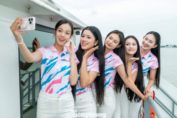 Chuyến phà đặc biệt chở thí sinh Hoa hậu Việt Nam 2026 ra Cát Bà