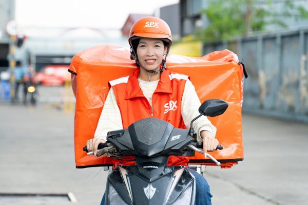 Chuyện tài xế SPX Express: 'Tôi trao đi cả niềm vui và sự an tâm qua từng kiện hàng'