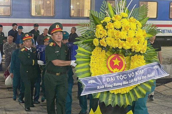 Chuyến tàu đặc biệt đưa 2 anh em liệt sĩ về quê sau gần 50 năm