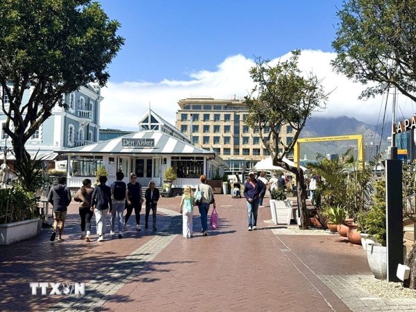 Chuyện vị bếp trưởng tóc bạc và “đế chế” ẩm thực Việt tại Nam Phi