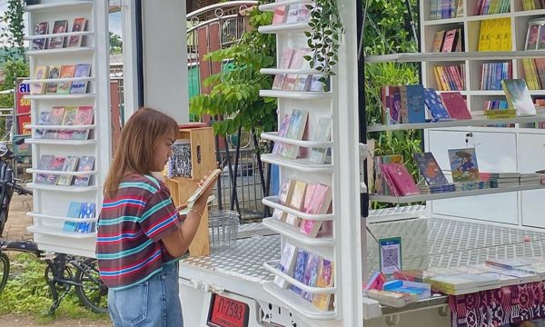 Chuyến xe sách đi khắp Thái Lan