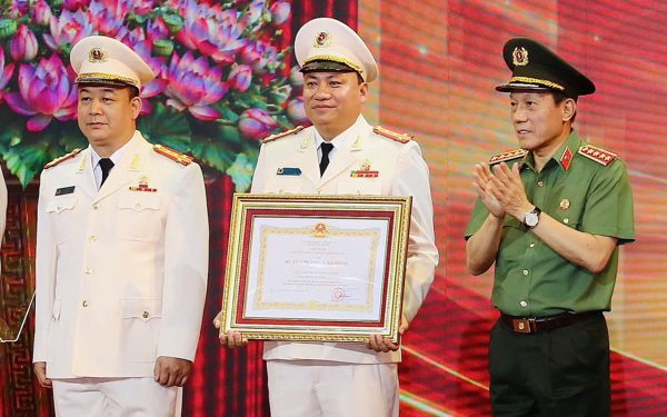 CLB Công An Hà Nội đón nhận Huân chương Lao động hạng nhất