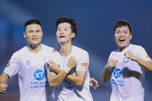 CLB Nam Định thắng đậm Đồng Nai, HL Hà Tĩnh đánh bại Hải Phòng kịch tính