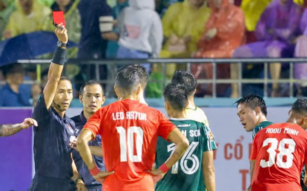 CLB Thành phố Đồng Nai - Công An Hà Nội (Hiệp 1) 0-0: Lê Văn Sơn lãnh thẻ đỏ