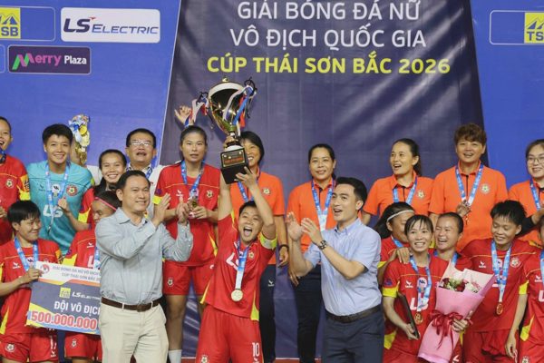 CLB TPHCM nhận cúp tại giải bóng đá nữ vô địch quốc gia 2026