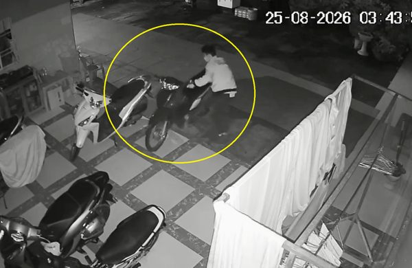 Clip: Kẻ gian giả vờ thuê phòng để trộm xe máy tại nhà nghỉ