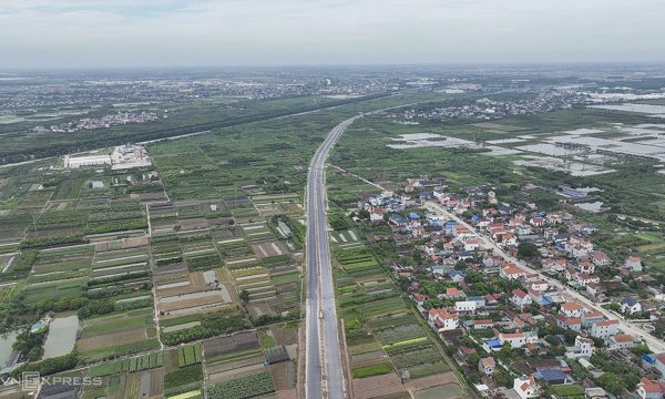 Có 2 tỷ đồng, nên mua chung cư Hà Nội hay đất nền Hưng Yên?