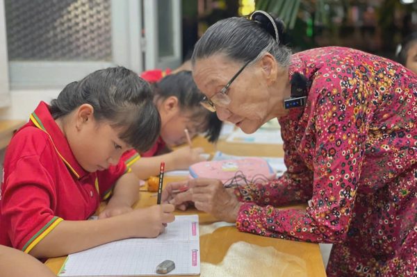 "Cô Ba" 78 tuổi ở TPHCM được Thủ tướng tặng bằng khen
