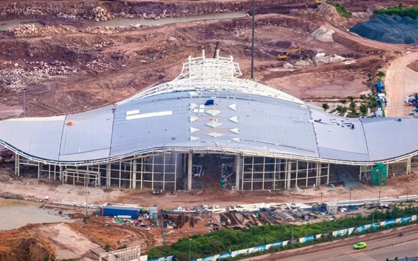 Cơ bản hoàn thiện mái nhà ga VIP 'cá đại bàng biển' ở sân bay Phú Quốc đón nguyên thủ dự APEC 2027