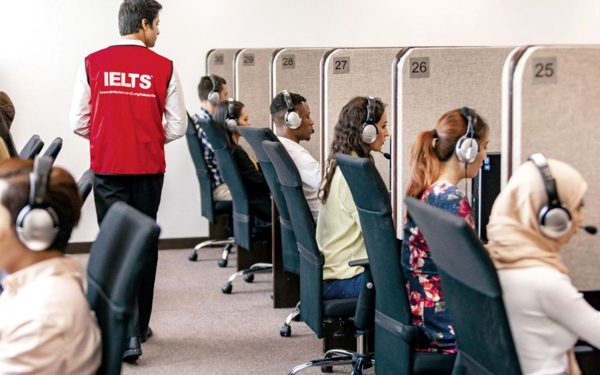 Có cần đổ xô học và thi IELTS?