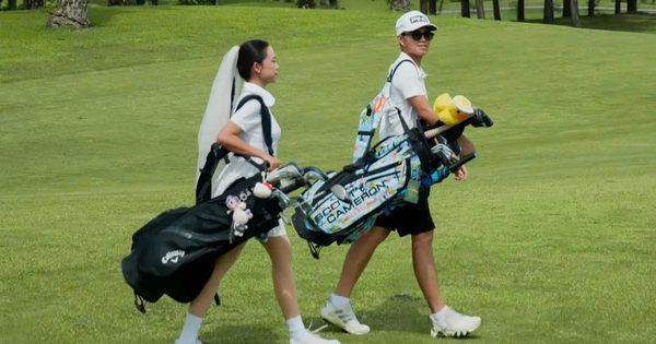 Cô dâu, chú rể đánh golf ngay trong đám cưới, 900 khách phải trầm trồ